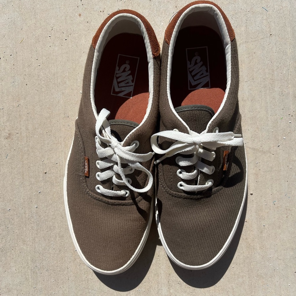 Vans  Size US 9. Brown. - Picture 2 of 6